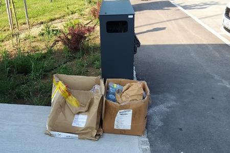 Smeti parkirišče Trikotnik 1 foto Boštjan Otoničar